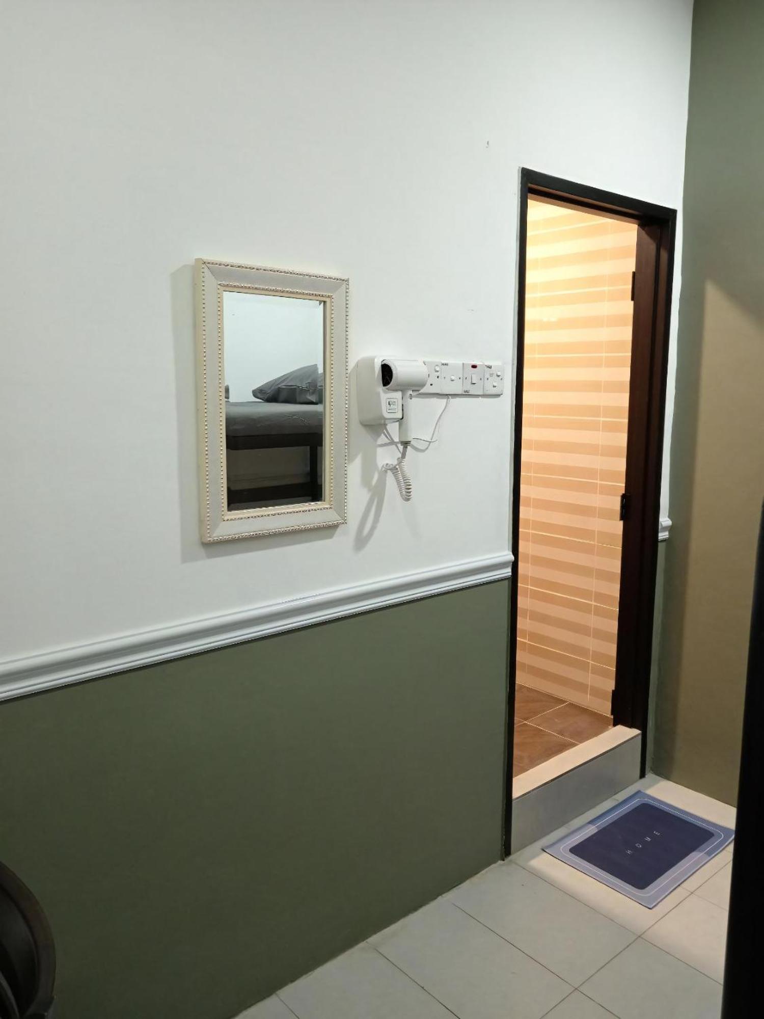 Hotel Seri Intan Тампин Екстериор снимка